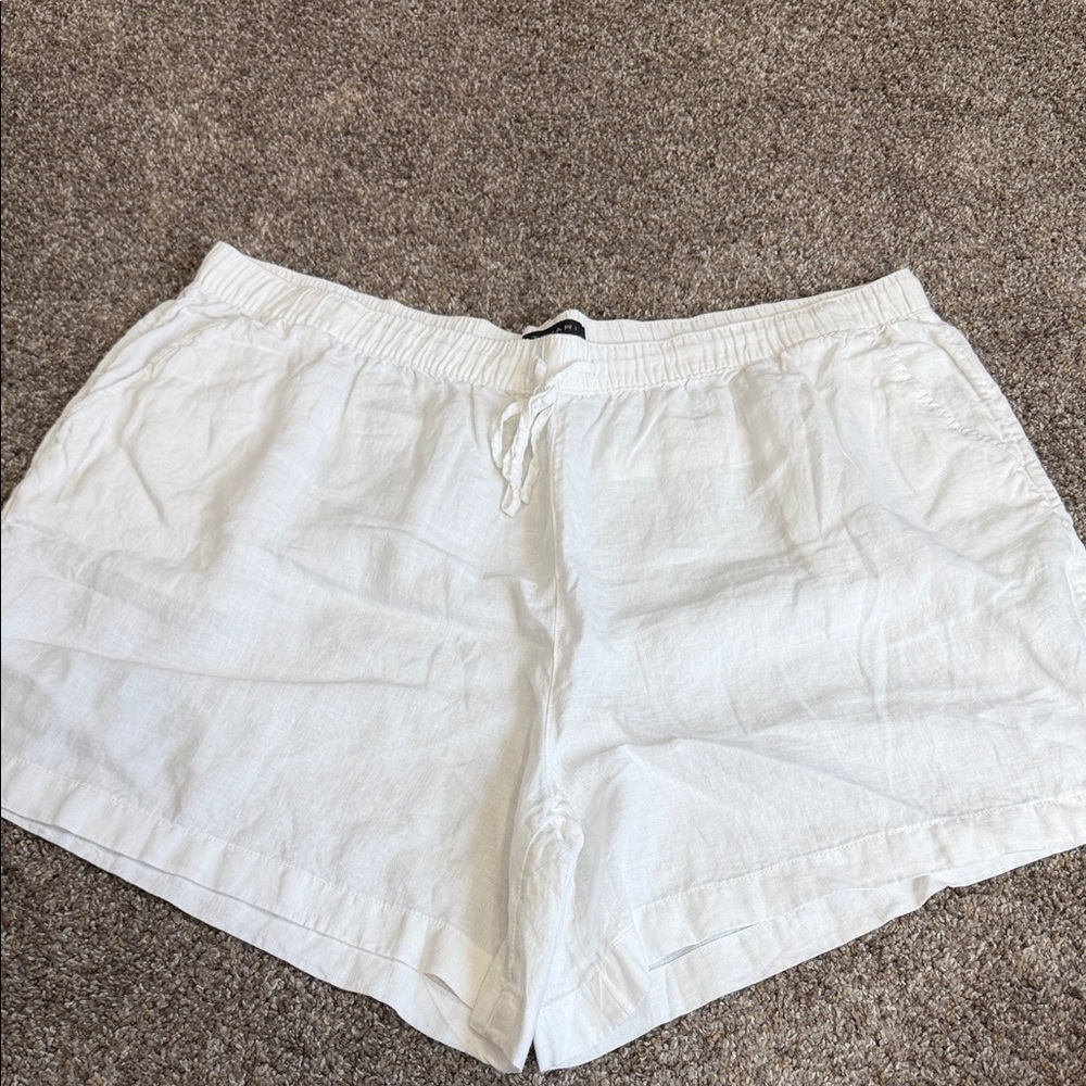 Tahari Women's White Linen Shorts